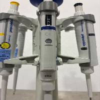 Eppendorf Set of 4 Research plus pipette image 3